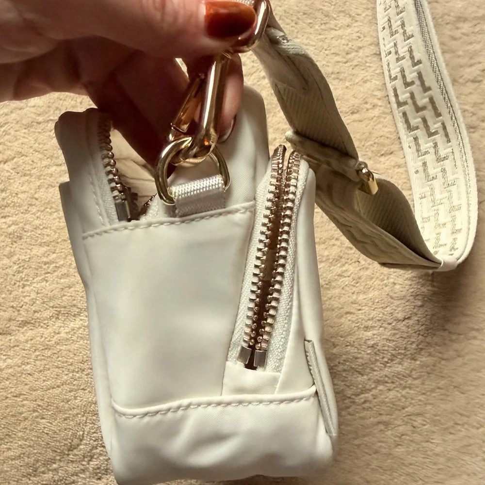 lululemon athletica Cream White Crossbody Bag with Patterned Strap - Picture 3 of 6